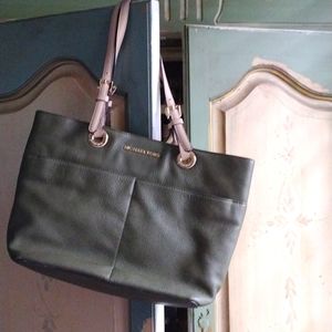Michael kors handbag in olive green